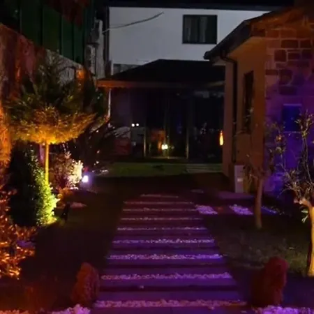5-bedroom Luxury With Private Pool & Garden