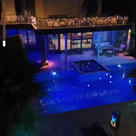 Villa 5-bedroom Luxury With Private Pool & Garden *