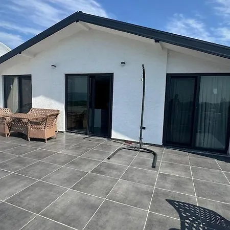 5-bedroom Luxury With Private Pool & Garden Villa *