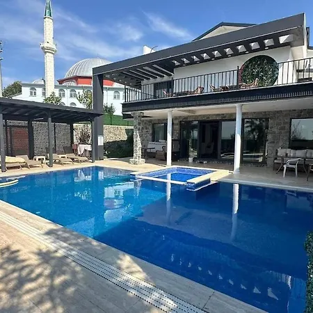 5-bedroom Luxury With Private Pool & Garden Villa