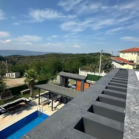 5-bedroom Luxury With Private Pool & Garden