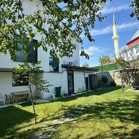 5-bedroom Luxury With Private Pool & Garden Villa *