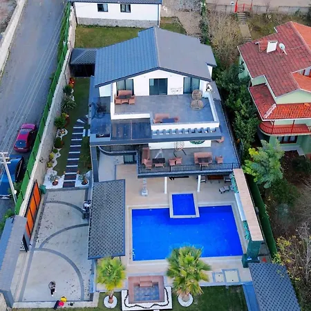 5-bedroom Luxury With Private Pool & Garden Villa
